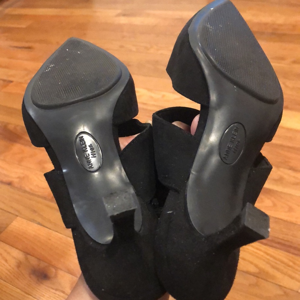 Beautiful and classic shoes - Picture 2 of 7